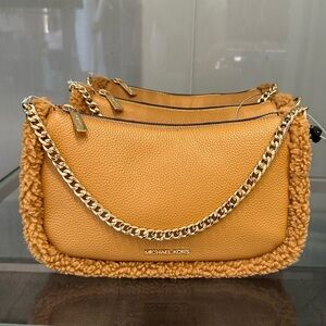 MICHAEL MICHAEL KORS CARMELA  MEDIUM LEATHER POUCHETTE CHAIN CROSSBODY SHEARLING